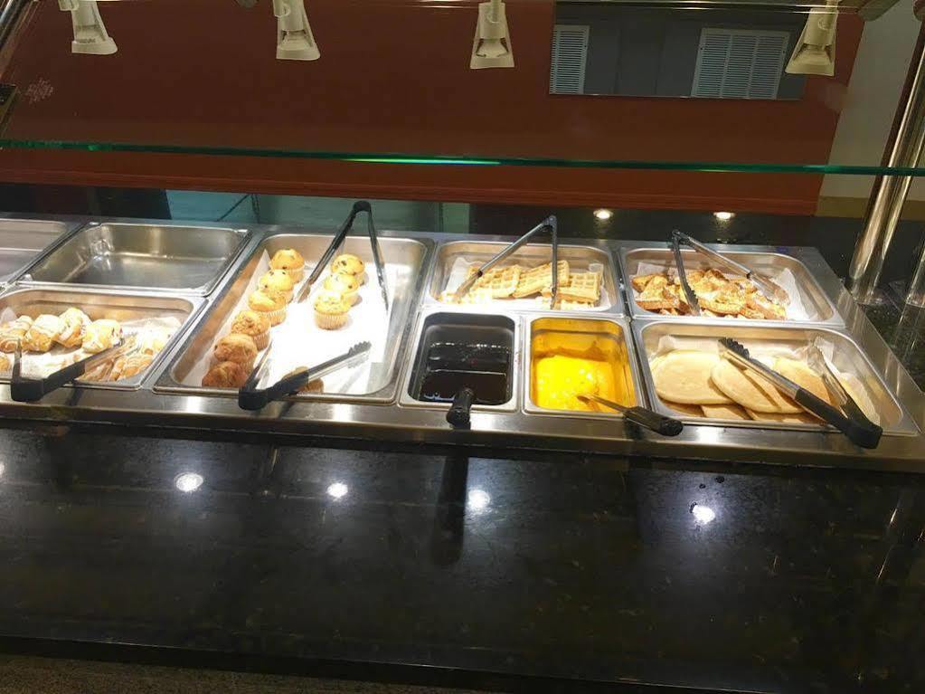 亚特兰大机场华美达广场酒店 大学公园 外观 照片
